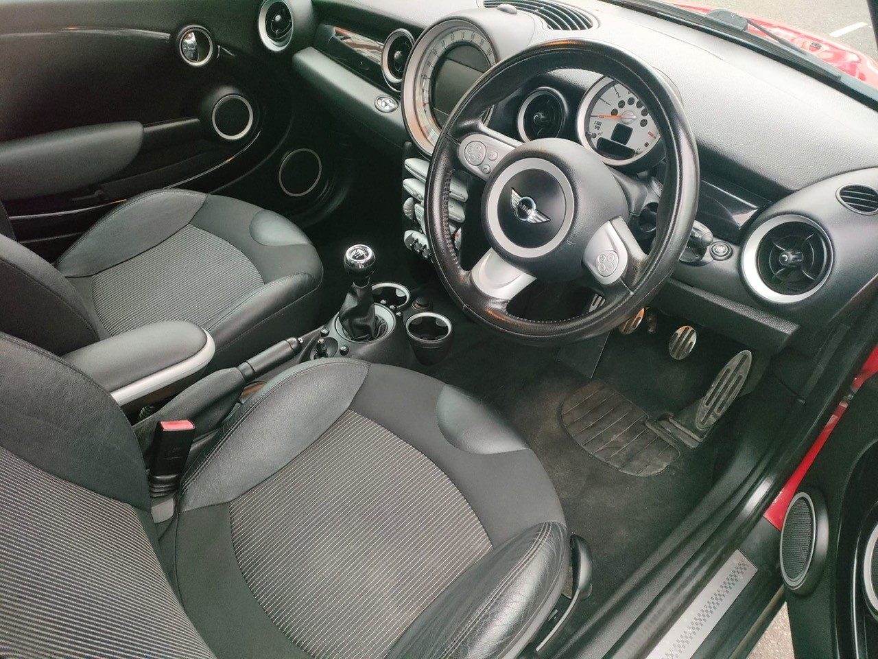 Used MINI Convertible 2010 for sale - 76453627: Photo 12