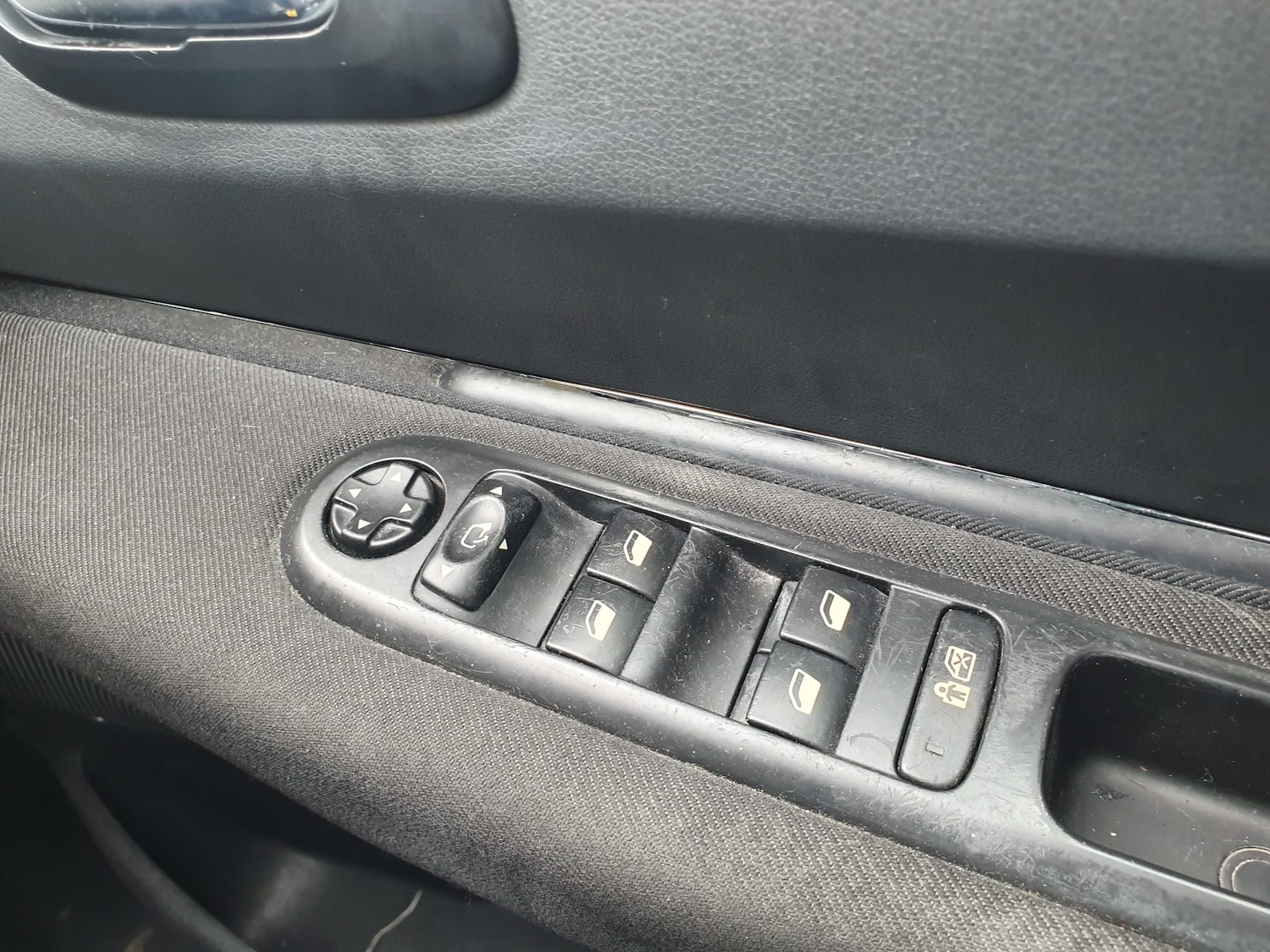 Used Peugeot 3008 2011 for sale - 76863032: Photo 15