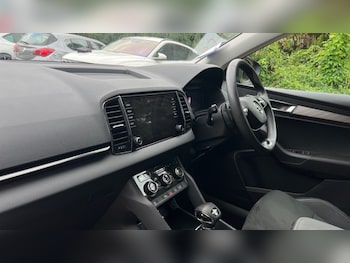 Used Skoda Karoq 2024 for sale - 76302410: Photo 2