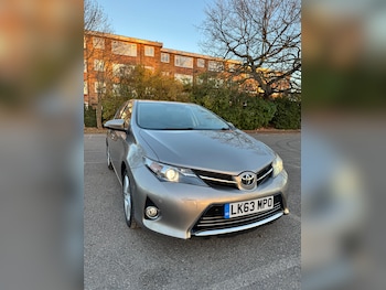 Used Toyota Auris 2013 for sale - 77101417: Photo