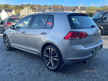 Used Volkswagen Golf 2014 for sale - 76318552: Photo
