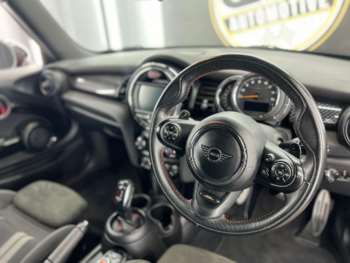 Used MINI Hatch 2019 for sale - 74711079: Photo