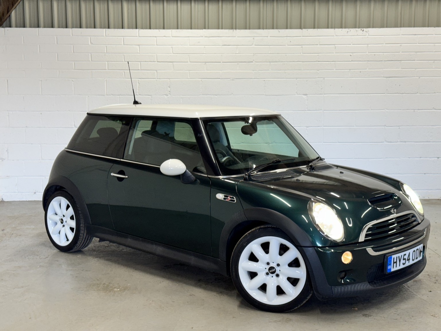Used MINI Hatch 2004 for sale - 76793234: Photo 1