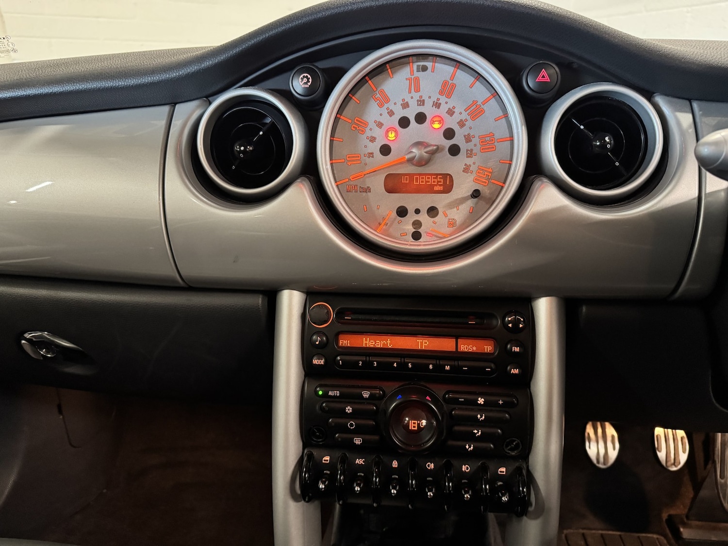 Used MINI Hatch 2004 for sale - 76793234: Photo 27