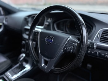 Used Volvo V40 2015 for sale - 79589049: Photo