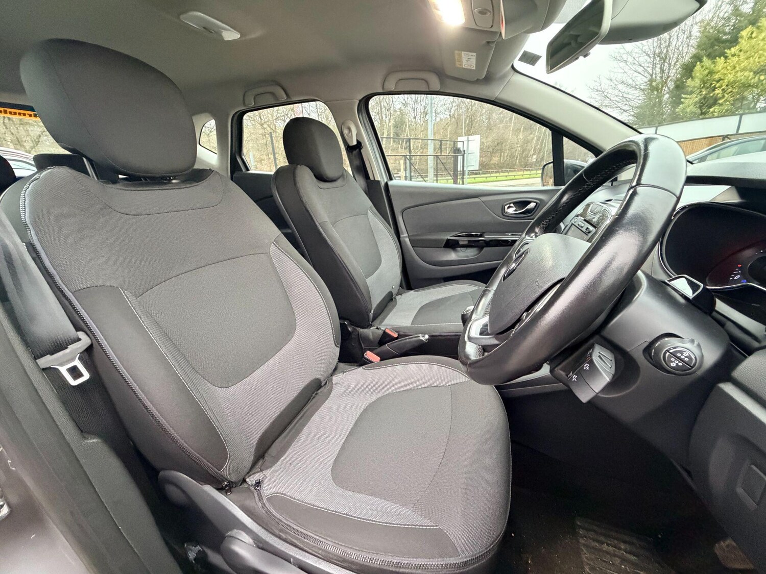 Used Renault Captur for sale - 77496337: Photo 18