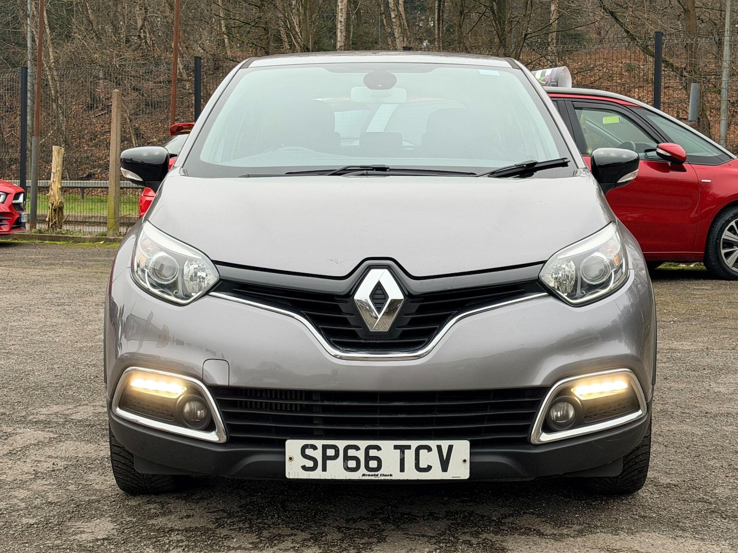 Used Renault Captur for sale - 77496337: Photo 2