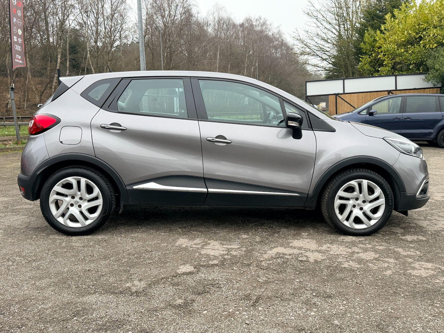 Used Renault Captur for sale - 77496337: Photo 3
