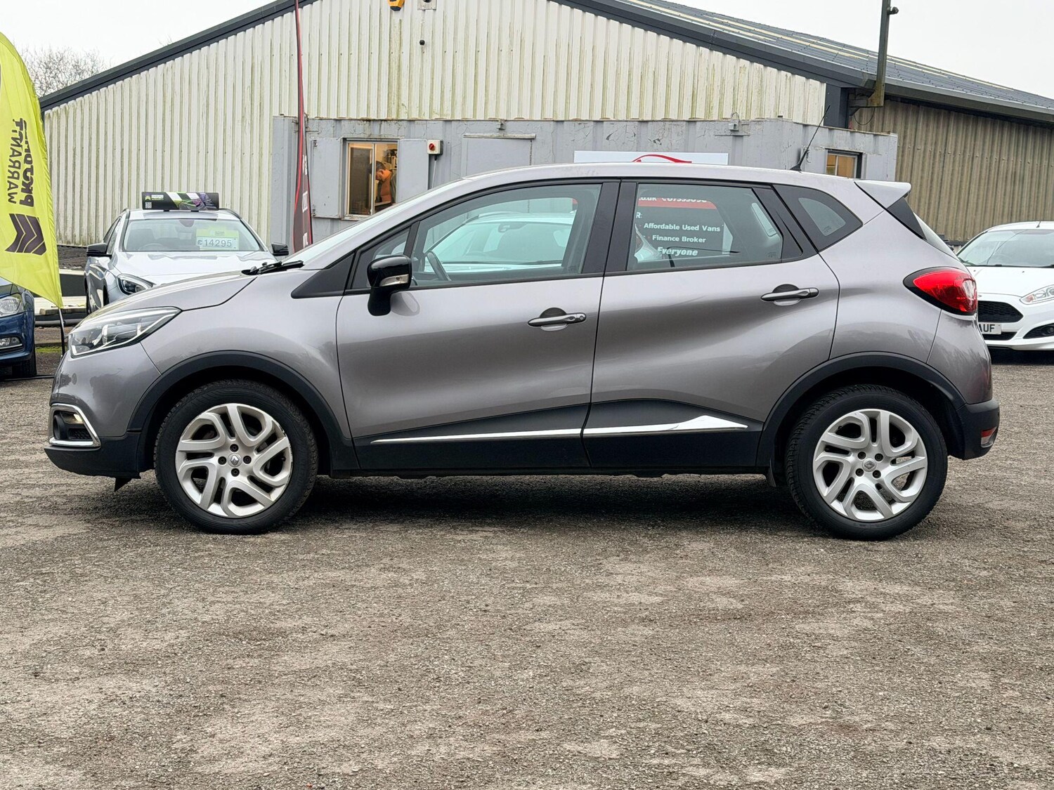 Used Renault Captur for sale - 77496337: Photo 7