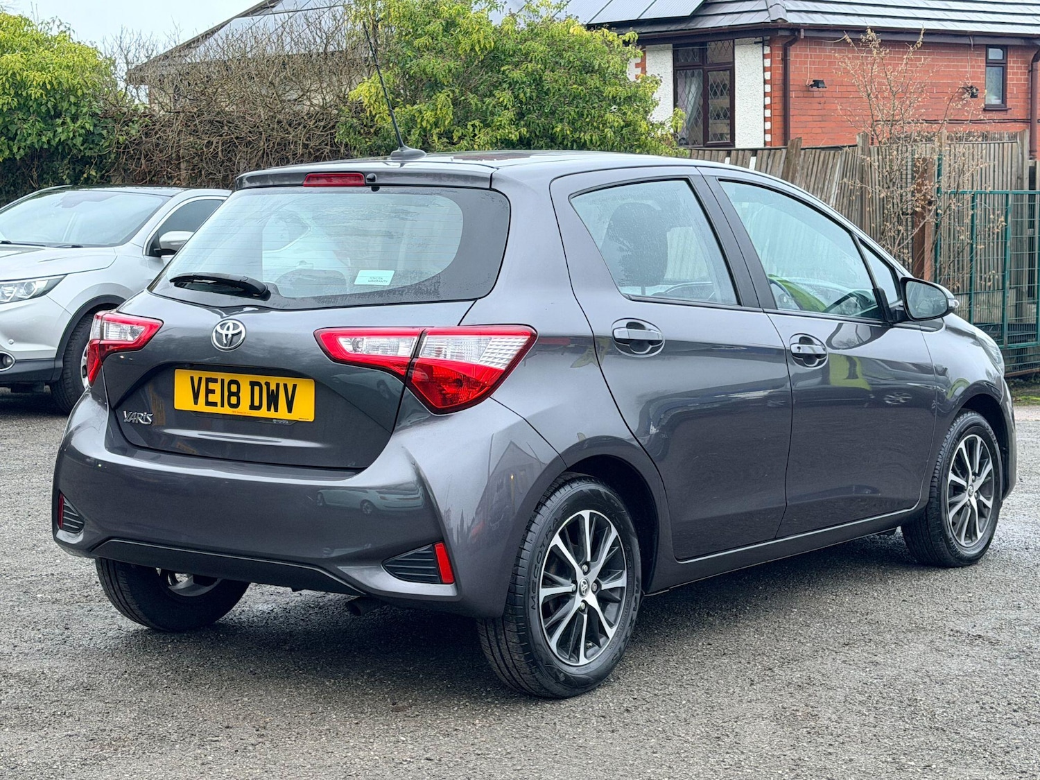 Used Toyota Yaris 2018 for sale - 77290432: Photo 4