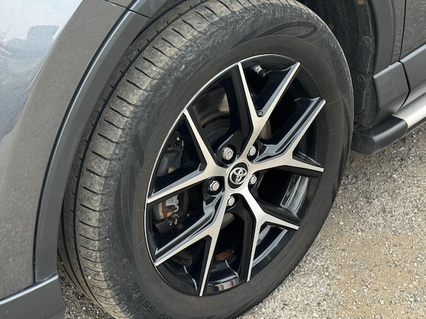 Used Toyota RAV4 2018 for sale - 76260299: Photo 10