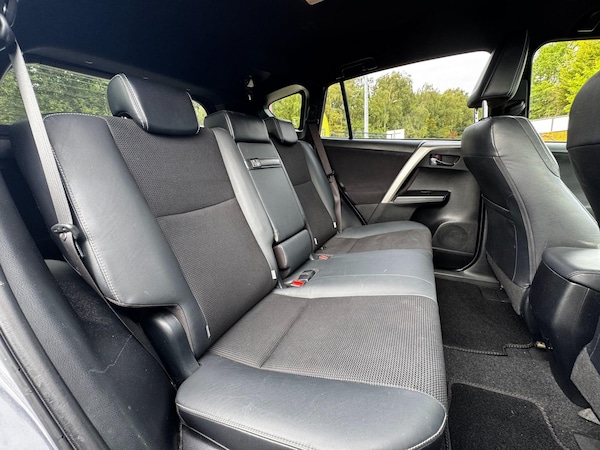 Used Toyota RAV4 2018 for sale - 76260299: Photo 18