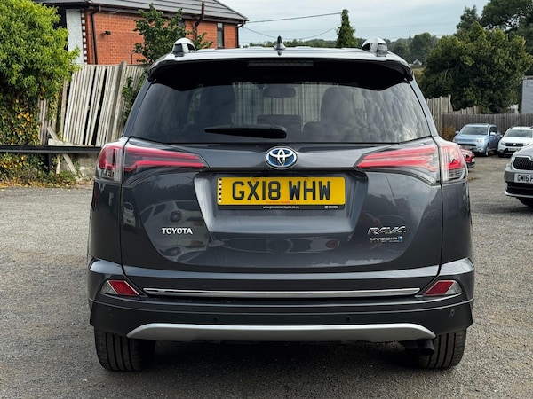 Used Toyota RAV4 2018 for sale - 76260299: Photo 5
