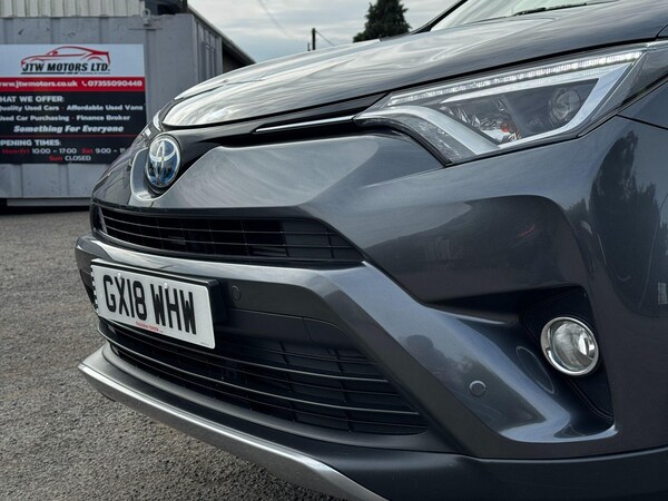 Used Toyota RAV4 2018 for sale - 76260299: Photo 9