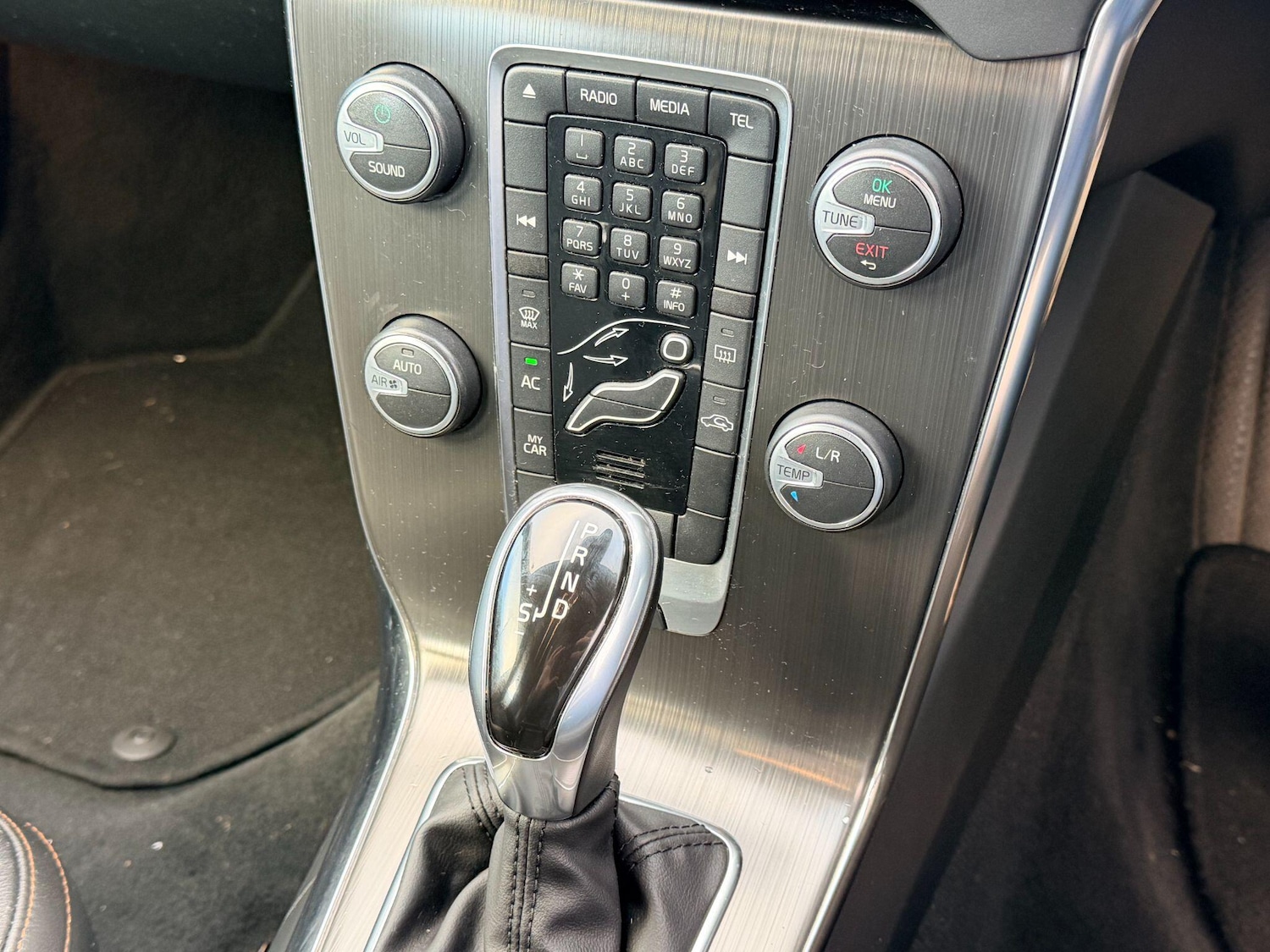 Used Volvo V40 2015 for sale - 77016752: Photo 20