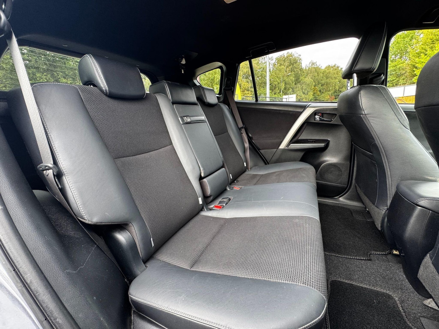 Used Toyota RAV4 2018 for sale - 76964878: Photo 18