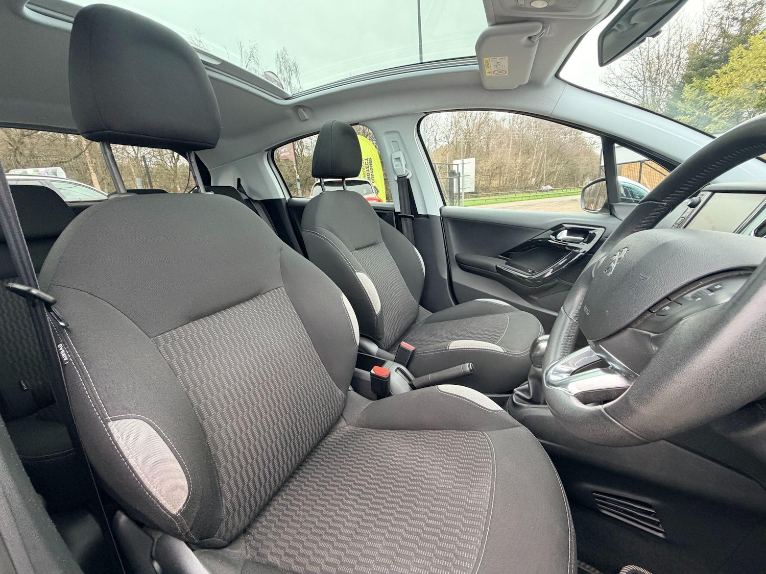 Used Peugeot 208 2015 for sale - 77993754: Photo 20