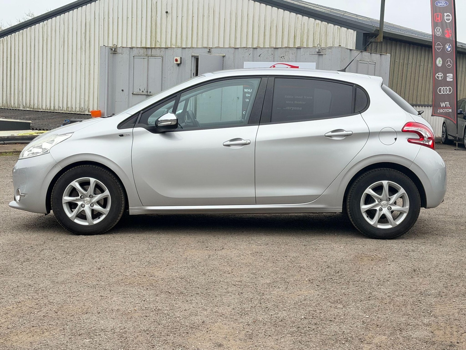 Used Peugeot 208 2015 for sale - 77993754: Photo 7