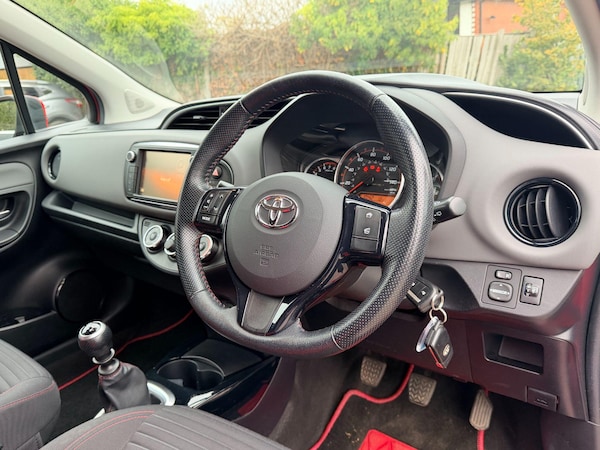 Used Toyota Yaris 2015 for sale - 76325969: Photo 18