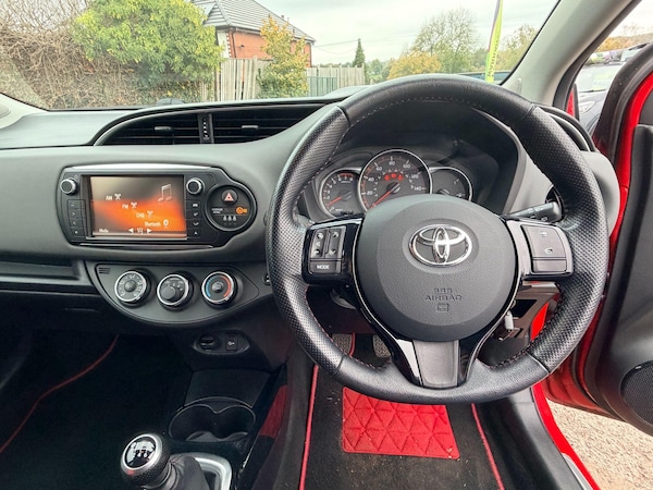 Used Toyota Yaris 2015 for sale - 76325969: Photo 21