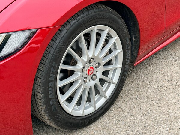 Used Jaguar XE 2017 for sale - 76282878: Photo 10