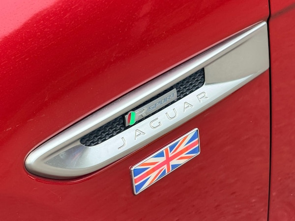 Used Jaguar XE 2017 for sale - 76282878: Photo 11