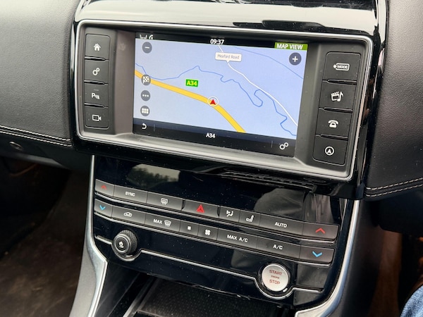 Used Jaguar XE 2017 for sale - 76282878: Photo 25