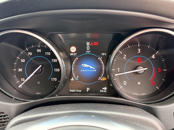 Used Jaguar XE 2017 for sale - 76282878: Photo 27