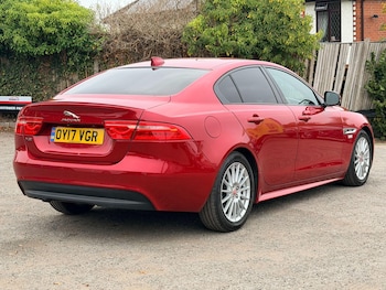 Used Jaguar XE 2017 for sale - 76282878: Photo 4