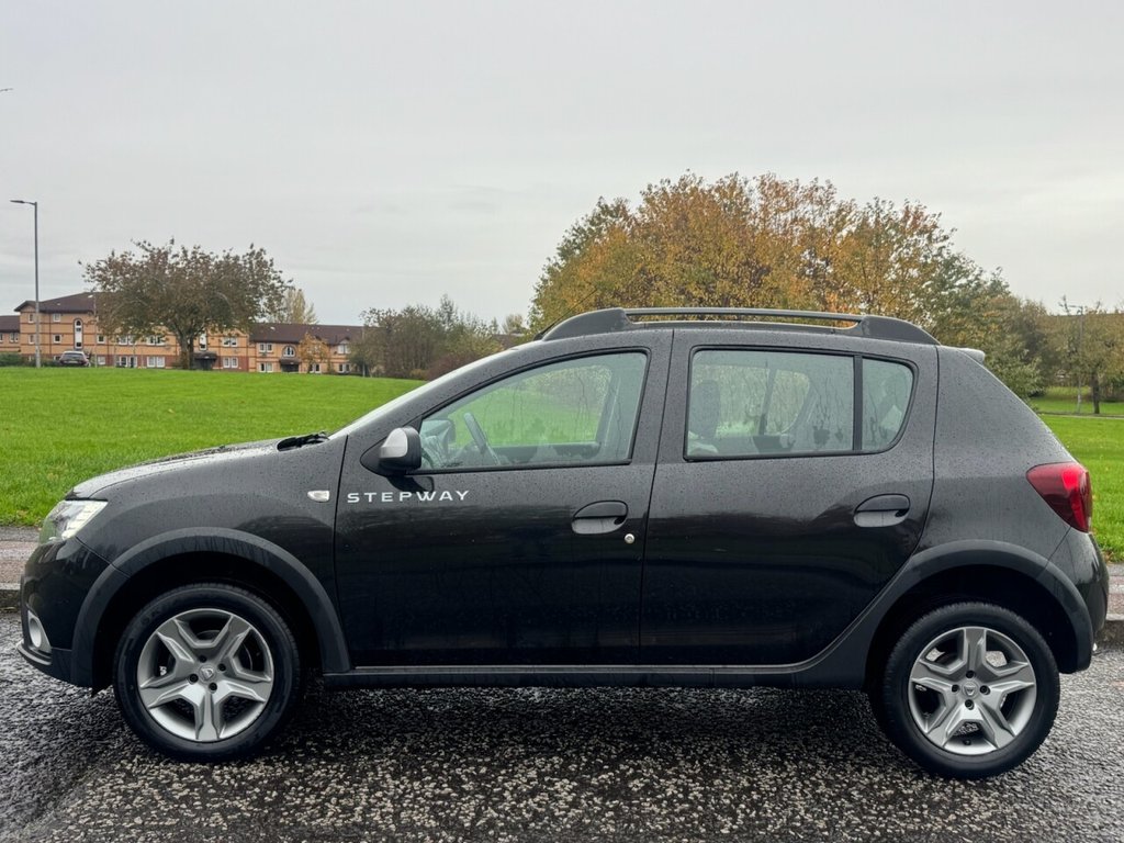 Used Dacia Sandero Stepway 2017 for sale - 76617266: Photo 2