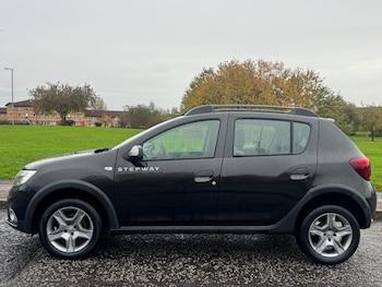 Used Dacia Sandero Stepway 2017 for sale - 76617266: Photo