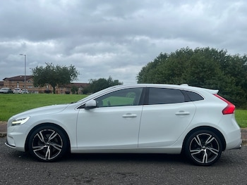 Used Volvo V40 2019 for sale - 75537926: Photo