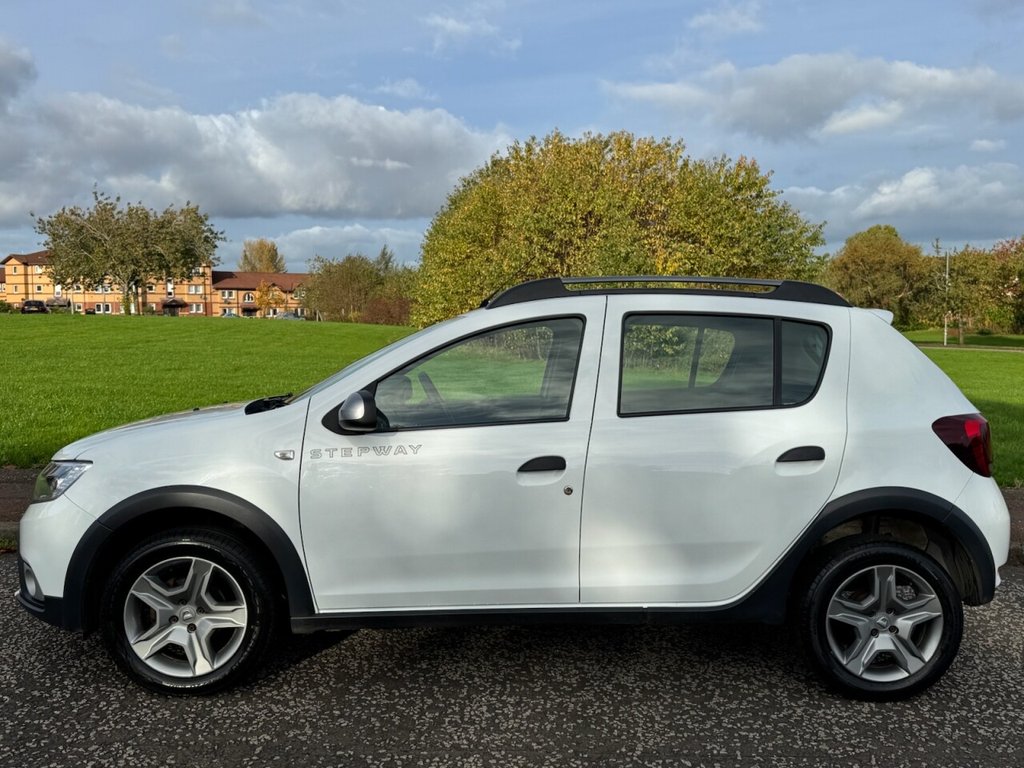 Used Dacia Sandero Stepway 2019 for sale - 76345903: Photo 2
