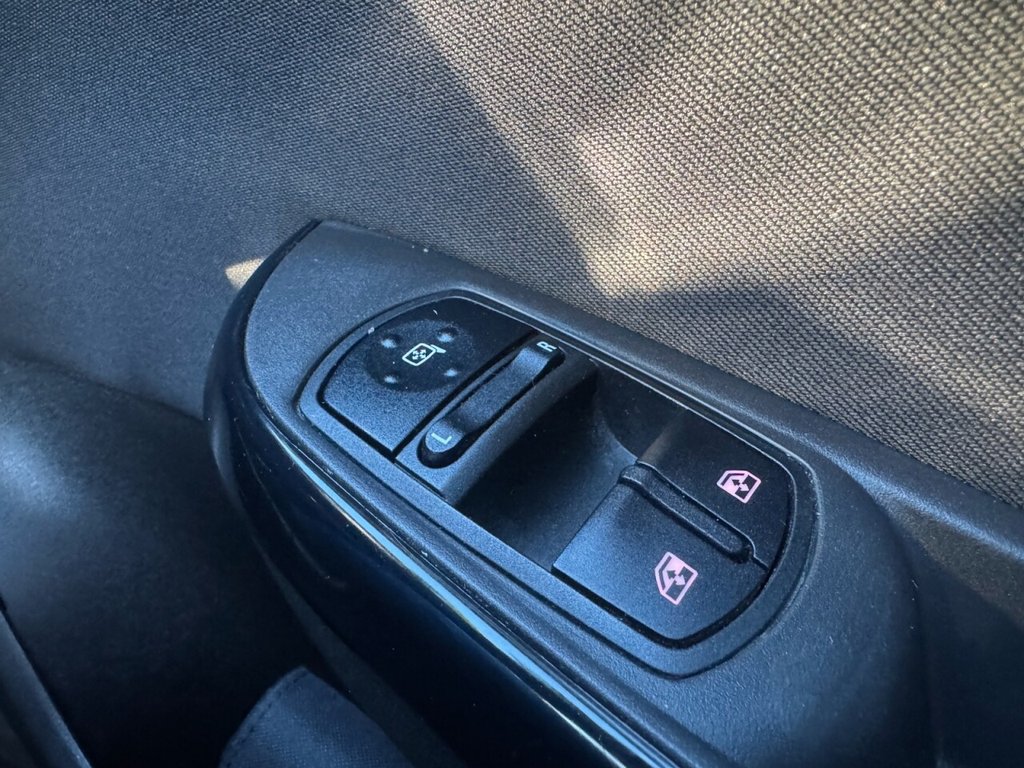 Used Vauxhall Corsa 2016 for sale - 76617789: Photo 24