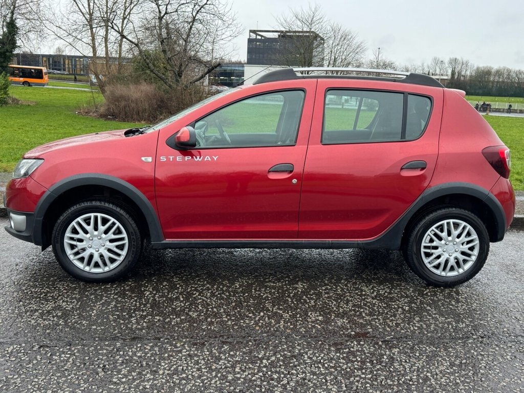 Used Dacia Sandero Stepway 2014 for sale - 77520479: Photo 2