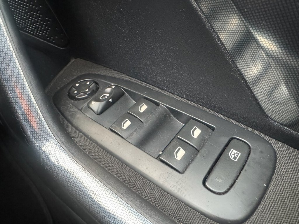 Used Peugeot 2008 2015 for sale - 77171583: Photo 26