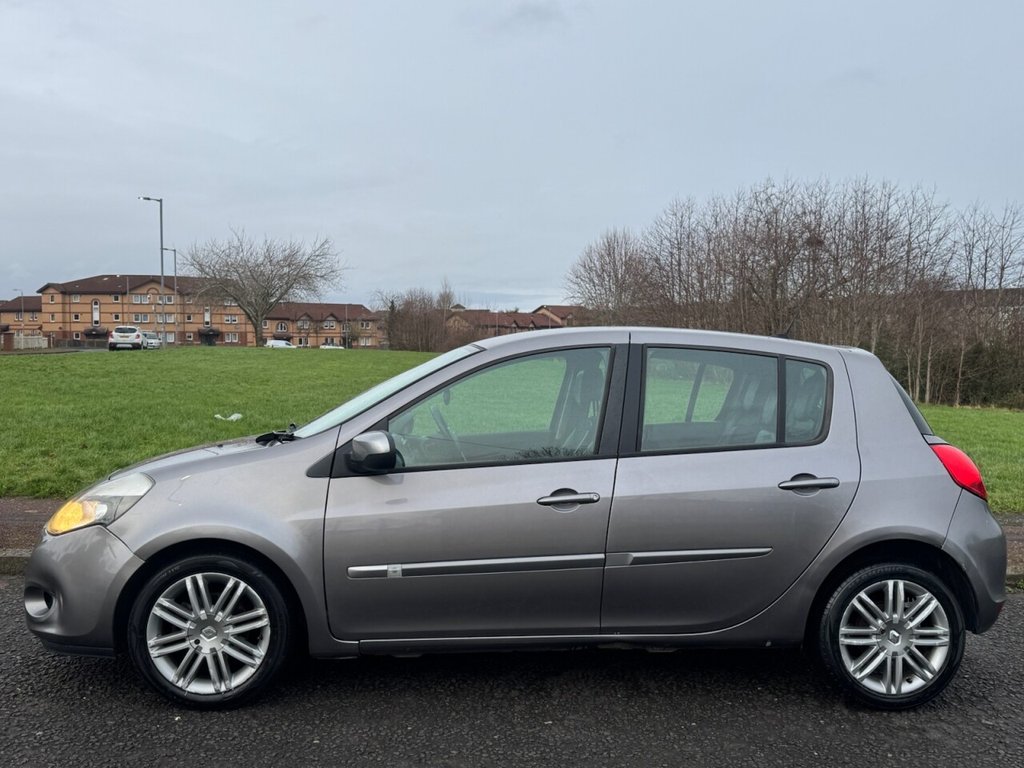 Used Renault Clio 2012 for sale - 77250362: Photo 2