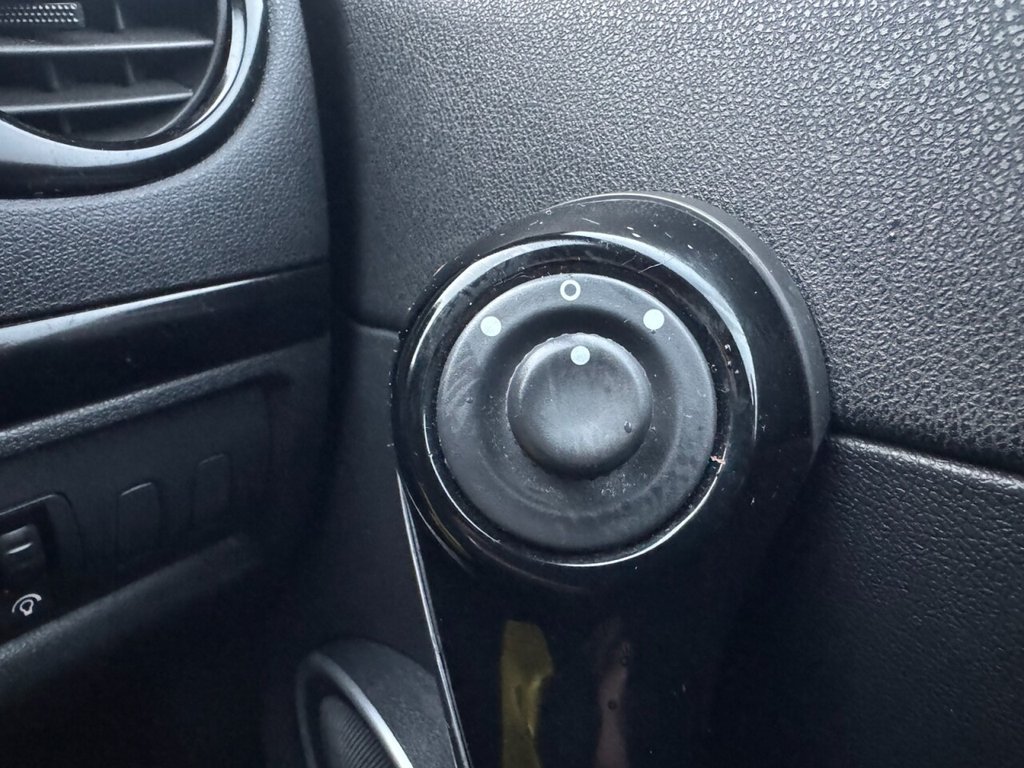 Used Renault Clio 2012 for sale - 77250362: Photo 28