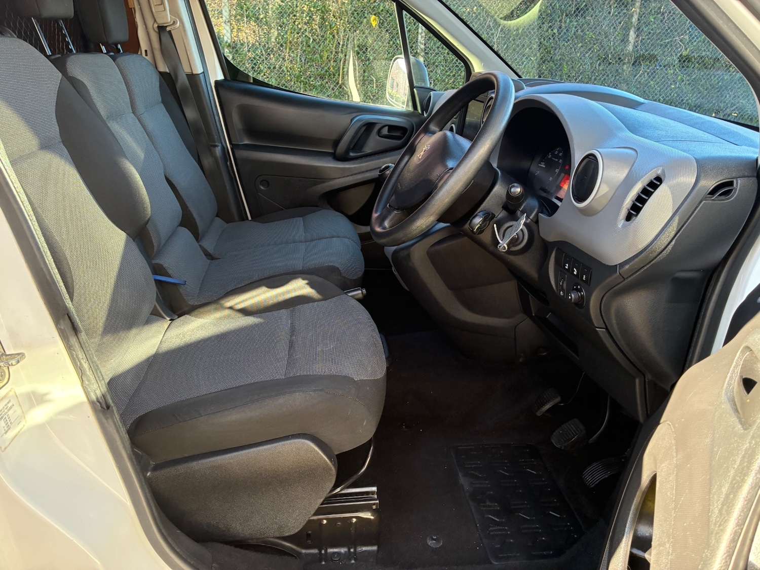 Used Peugeot Partner 2017 for sale - 77346215: Photo 19