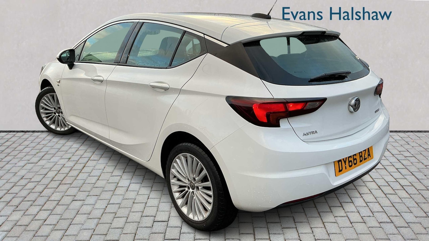 Used Vauxhall Astra 2016 for sale - 77414588: Photo 2