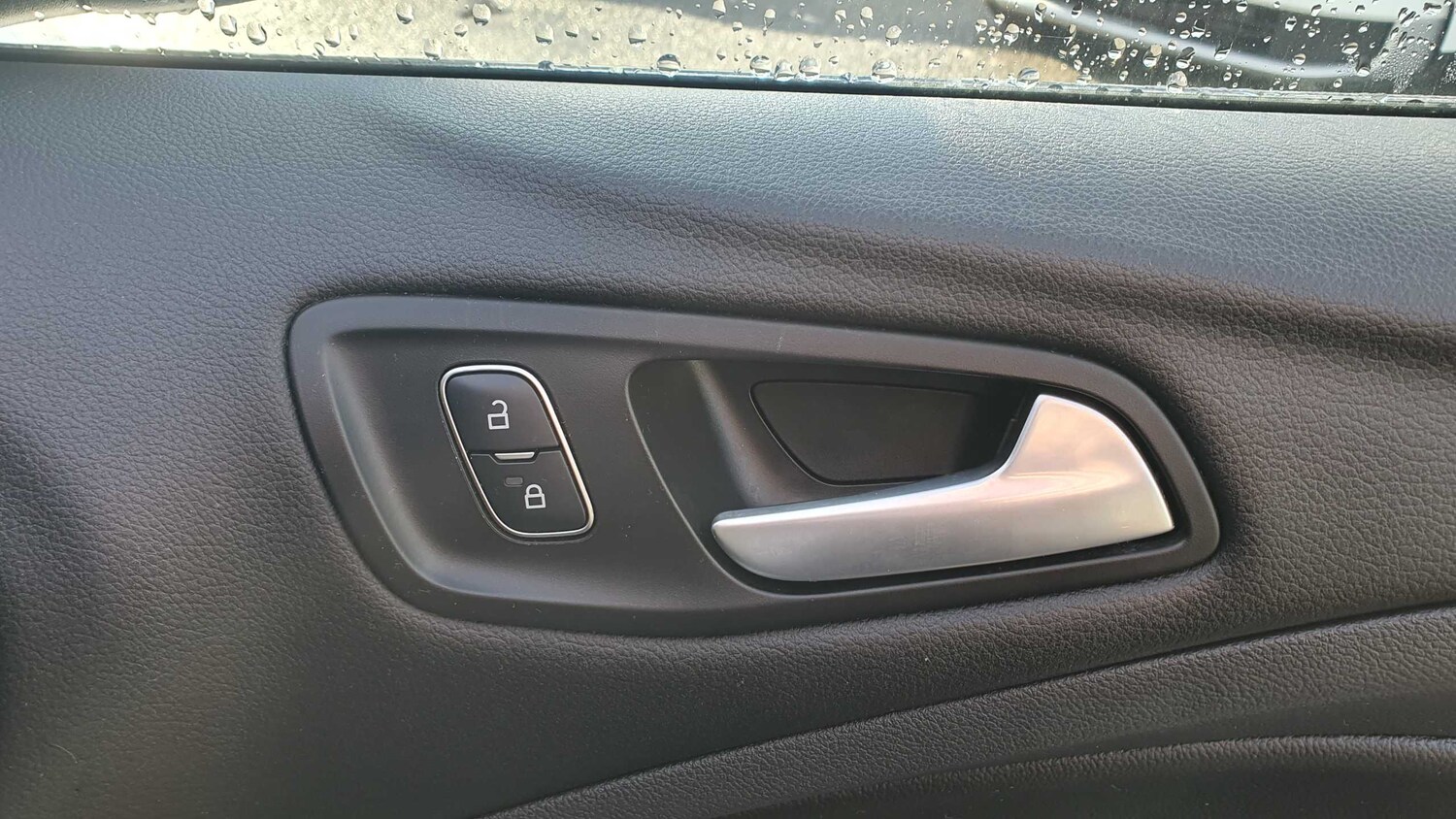 Used Ford Kuga 2018 for sale - 75917940: Photo 32