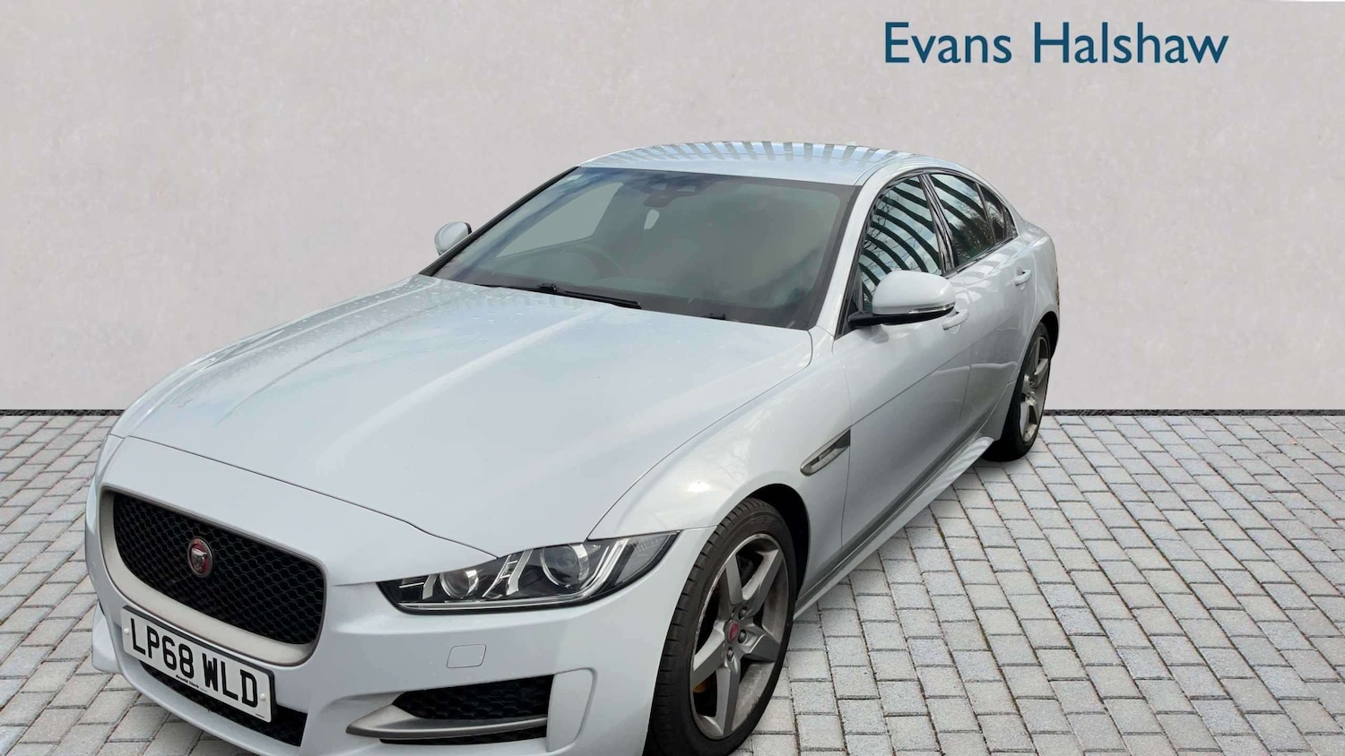 Used Jaguar XE 2019 for sale - 77913816: Photo 3