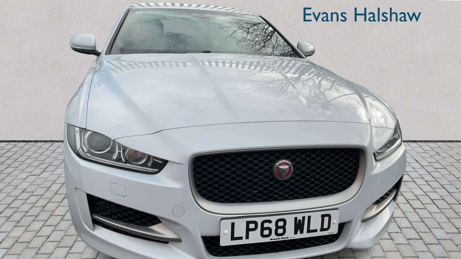 Used Jaguar XE 2019 for sale - 77913816: Photo 4
