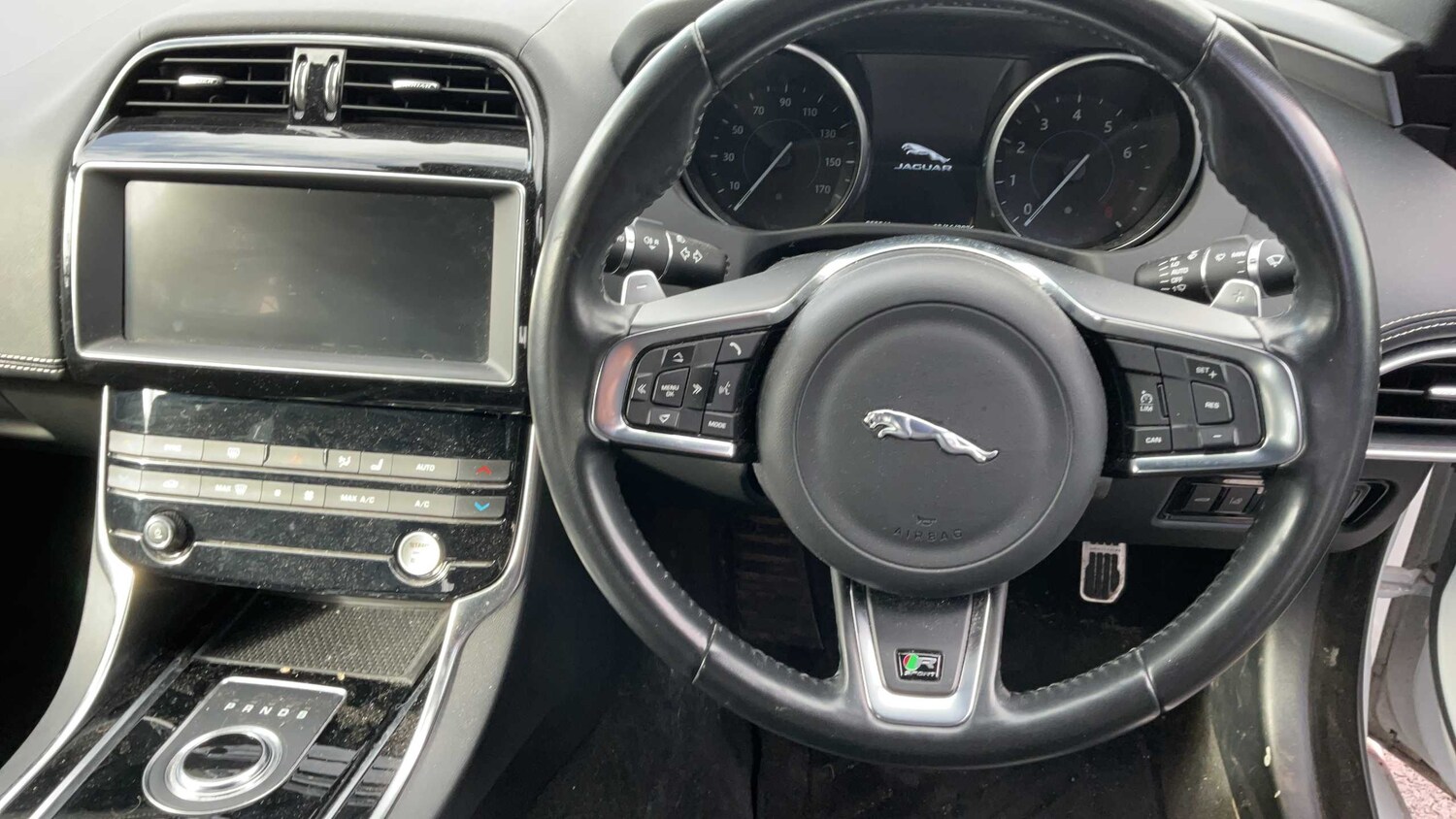 Used Jaguar XE 2019 for sale - 77913816: Photo 9