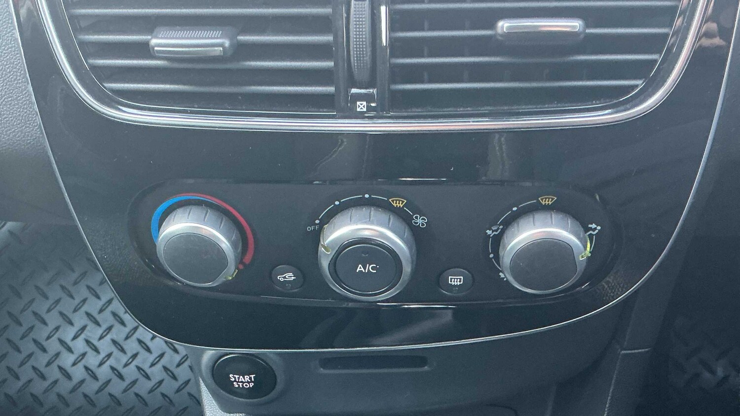 Used Renault Clio 2017 for sale - 78052304: Photo 15