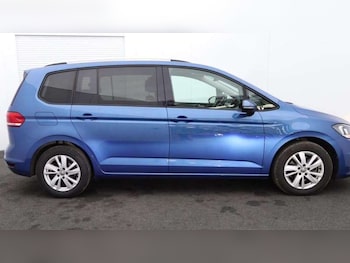 Used Volkswagen Touran 2020 for sale - 76435633: Photo