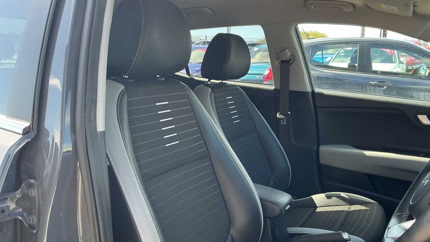 Used Kia Stonic 2021 for sale - 76488099: Photo 7