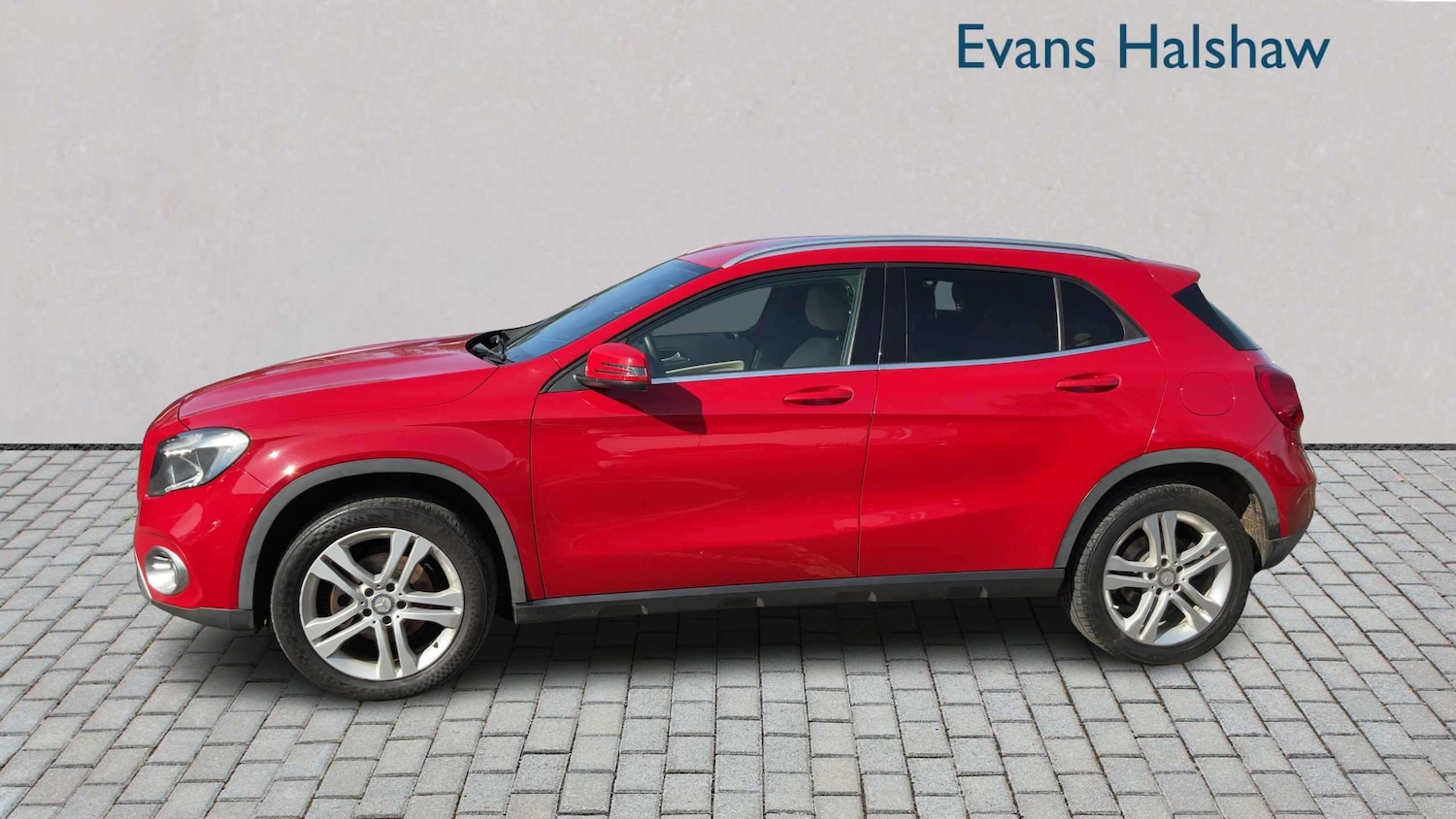 Used Mercedes-Benz GLA 2017 for sale - 77960787: Photo 2