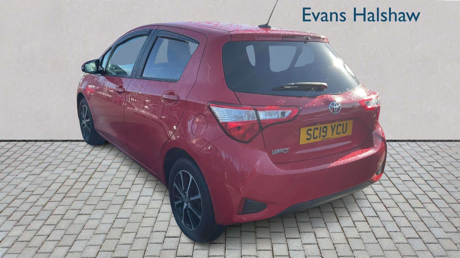 Used Toyota Yaris 2019 for sale - 78118647: Photo 2