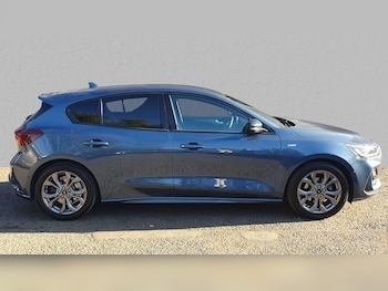Used Ford Focus 2022 for sale - 76063369: Photo 3